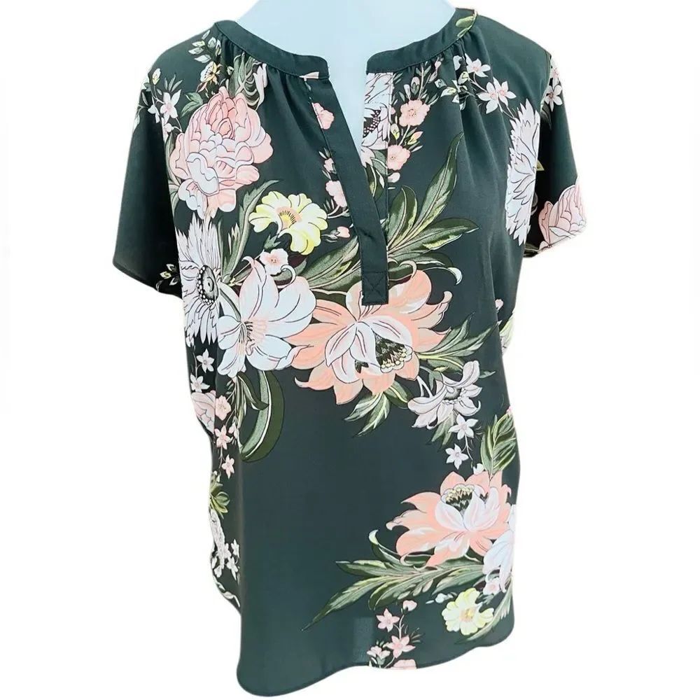 LOFT mixed media floral split neck short sleeved top size small.